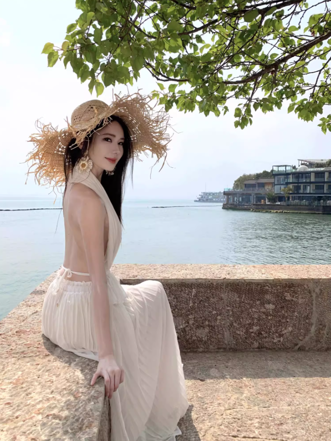 Elegant Ruffles Hem Coord Set Summer Outfit Maxi Dress Ruched Two-Piece Halter Long Dress AP1263