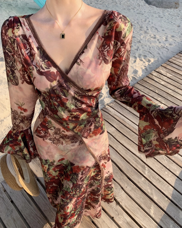 Retro Long Bell-Sleeve Floral Print Maxi Dress Summer Vacays Flowy Deep V-Neck Long Dress AP1285