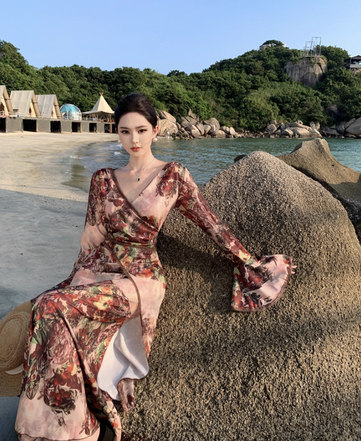 Retro Long Bell-Sleeve Floral Print Maxi Dress Summer Vacays Flowy Deep V-Neck Long Dress AP1285