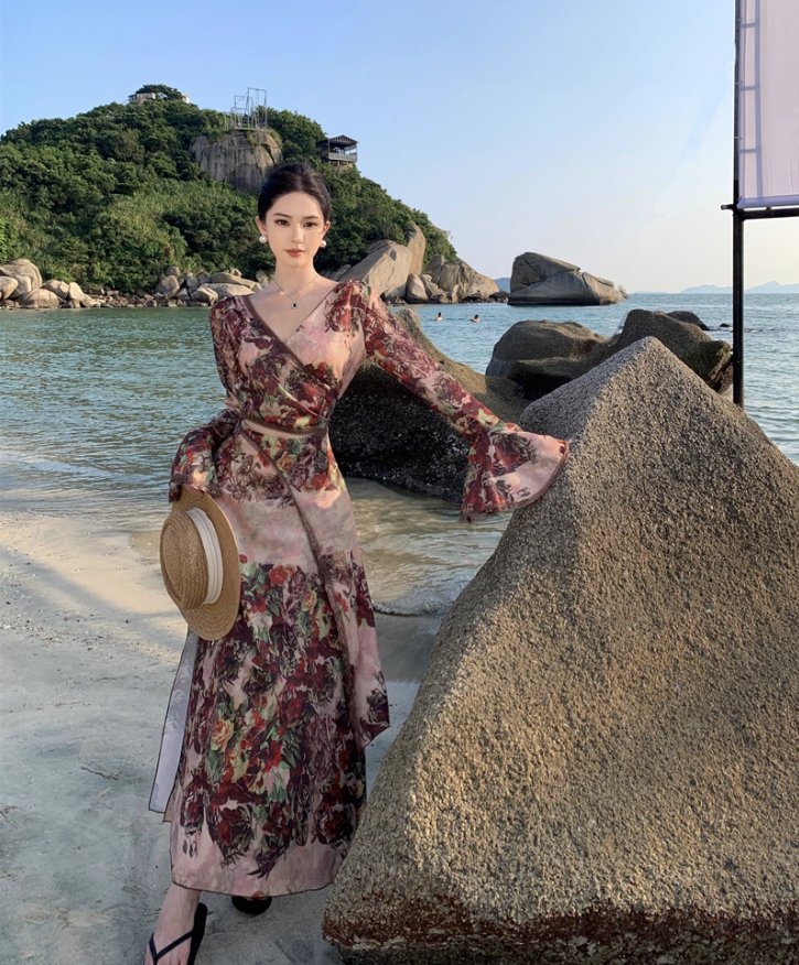 Retro Long Bell-Sleeve Floral Print Maxi Dress Summer Vacays Flowy Deep V-Neck Long Dress AP1285