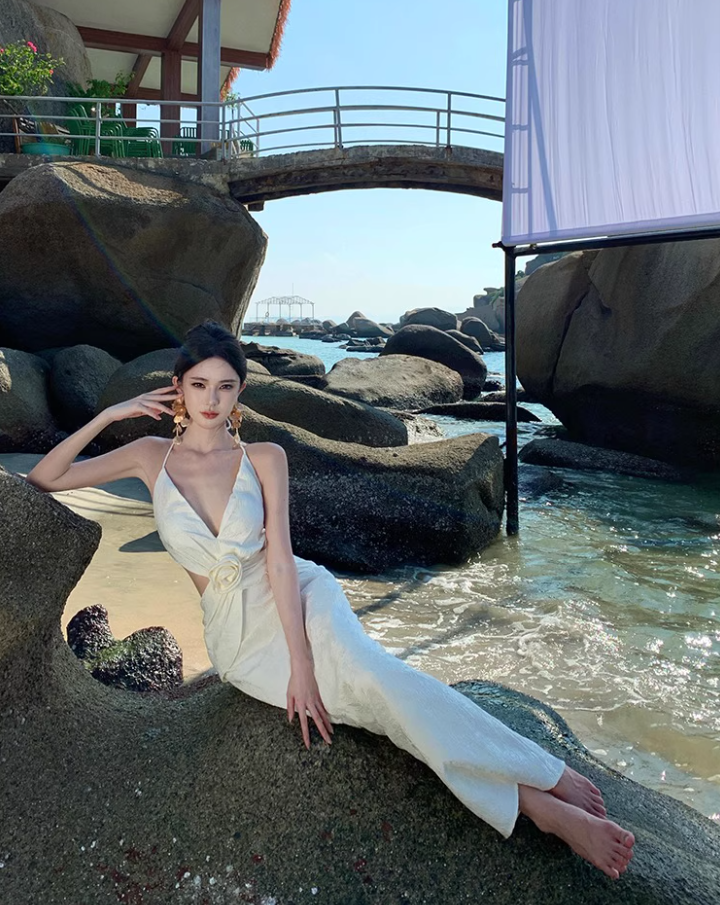 Elegant Open-Waist Floral Design Maxi Dress Chic Mermaid Backless Tie-Back Halter Long Dress AP1313