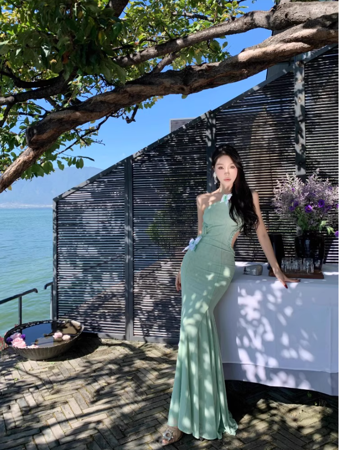 Romantic Green Butterflies Design Sheath Maxi Dress Elegant Coastal Shoots Mermaid Open-Waist Halter Long Dress AP1340