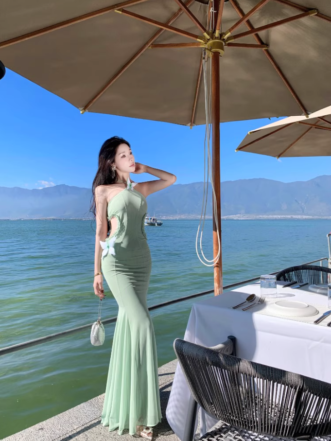 Romantic Green Butterflies Design Sheath Maxi Dress Elegant Coastal Shoots Mermaid Open-Waist Halter Long Dress AP1340