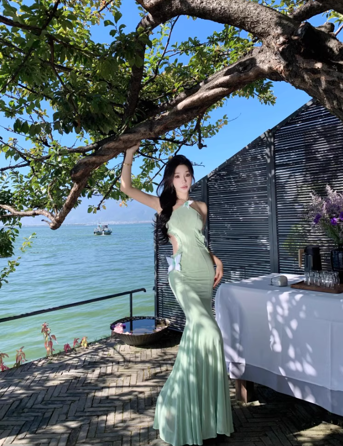 Romantic Green Butterflies Design Sheath Maxi Dress Elegant Coastal Shoots Mermaid Open-Waist Halter Long Dress AP1340