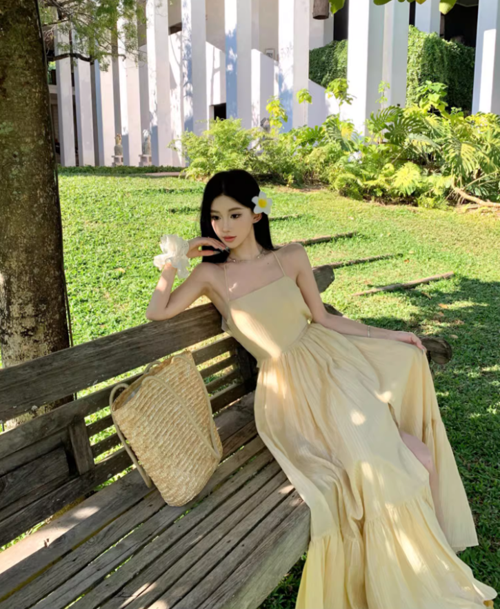 New Fashion High Slit Ruffles Hem Yellow Maxi Dress Graceful Coastal Shoots A-Line Flowy Halter Long Dress AP1373