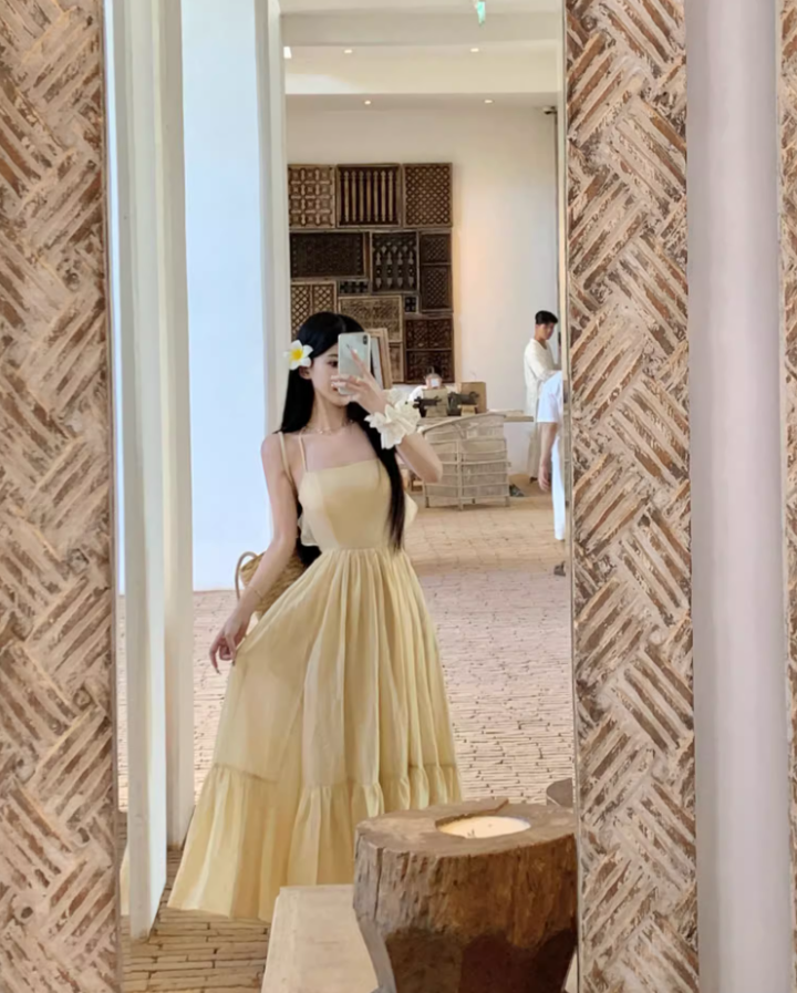 New Fashion High Slit Ruffles Hem Yellow Maxi Dress Graceful Coastal Shoots A-Line Flowy Halter Long Dress AP1373