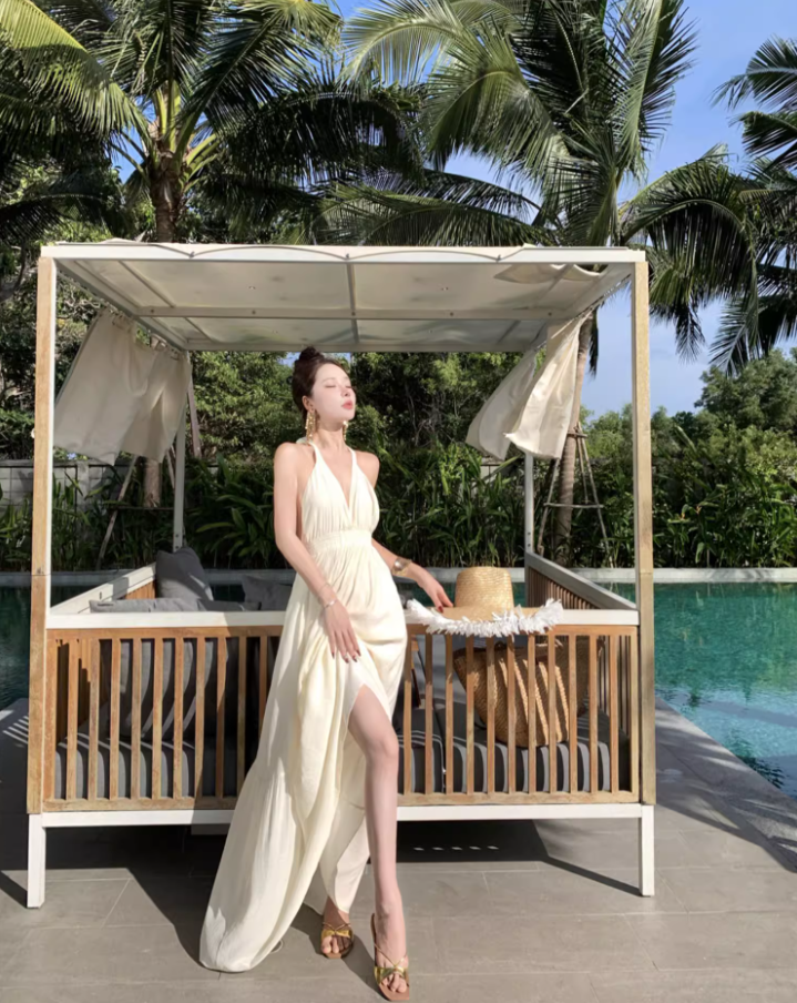 Hot Sales White Simple Style Maxi Dress Chic Flowy Coastal Shoots Backless Deep V-Neck Halter Long Dress AP1374