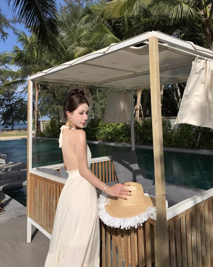 Hot Sales White Simple Style Maxi Dress Chic Flowy Coastal Shoots Backless Deep V-Neck Halter Long Dress AP1374