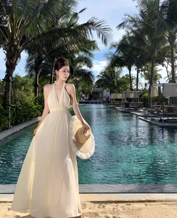 Hot Sales White Simple Style Maxi Dress Chic Flowy Coastal Shoots Backless Deep V-Neck Halter Long Dress AP1374