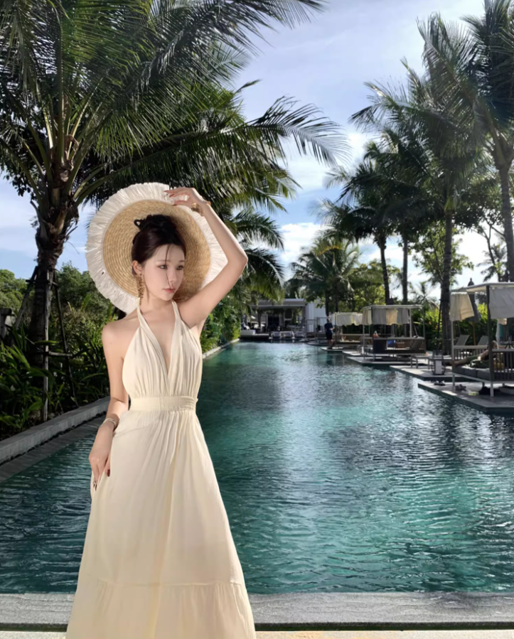 Hot Sales White Simple Style Maxi Dress Chic Flowy Coastal Shoots Backless Deep V-Neck Halter Long Dress AP1374