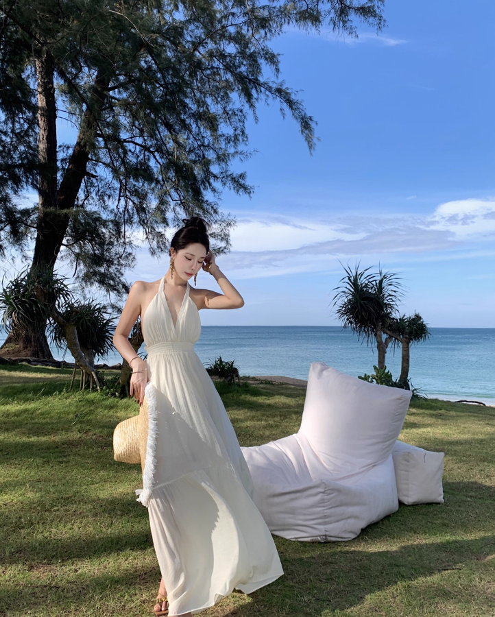 Hot Sales White Simple Style Maxi Dress Chic Flowy Coastal Shoots Backless Deep V-Neck Halter Long Dress AP1374