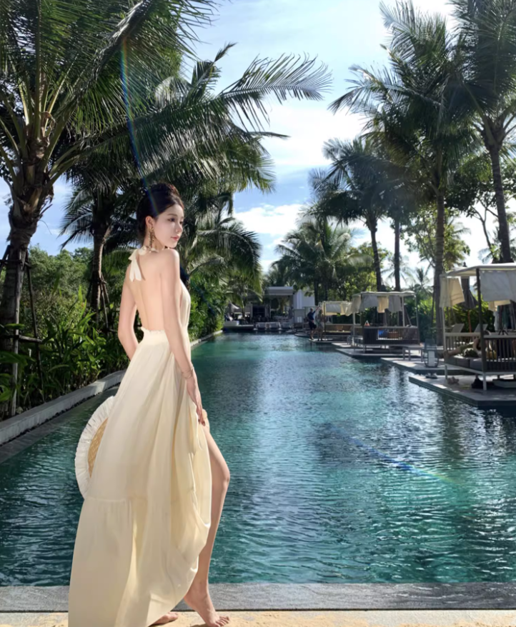 Hot Sales White Simple Style Maxi Dress Chic Flowy Coastal Shoots Backless Deep V-Neck Halter Long Dress AP1374