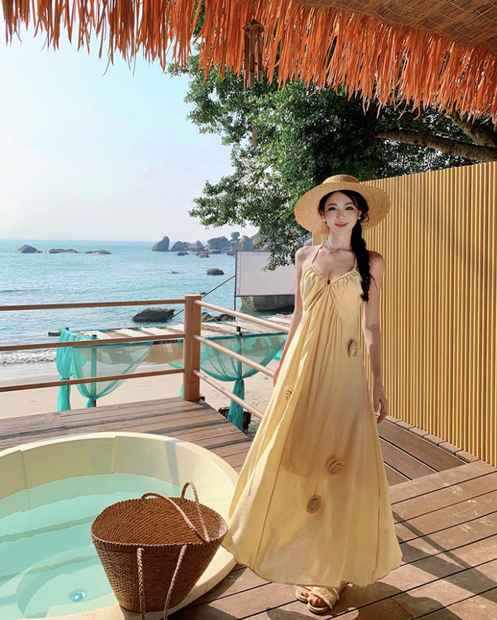 Simple Style Yellow Lightweight Maxi Dress Coastal Shoots Vogue Flowy Flowers Design Halter Long Dress AP1376