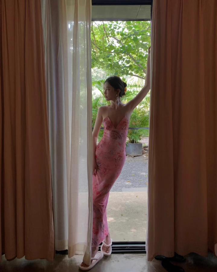 Fantastic Soft Lightweight Pink Maxi Dress Coastal Shoots Chic Sheath Floral Print V-Neck Halter Long Dress AP1377