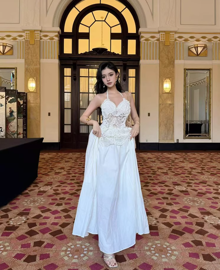 Graceful Sweetheart Neck Lightweight Maxi Dress Niche Cinched-Waist Hollow-Out Lace Flowy Halter Long Dress AP1378