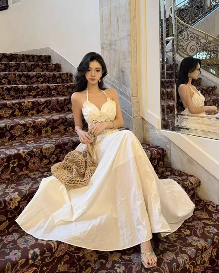 Graceful Sweetheart Neck Lightweight Maxi Dress Niche Cinched-Waist Hollow-Out Lace Flowy Halter Long Dress AP1378