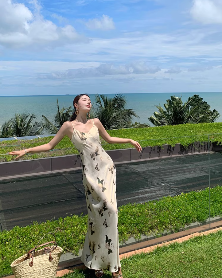 Romantic Soft Fabric Spaghetti Strap Maxi Dress Luxurious Butterflies Print Nature Shoots Long Dress AP1395