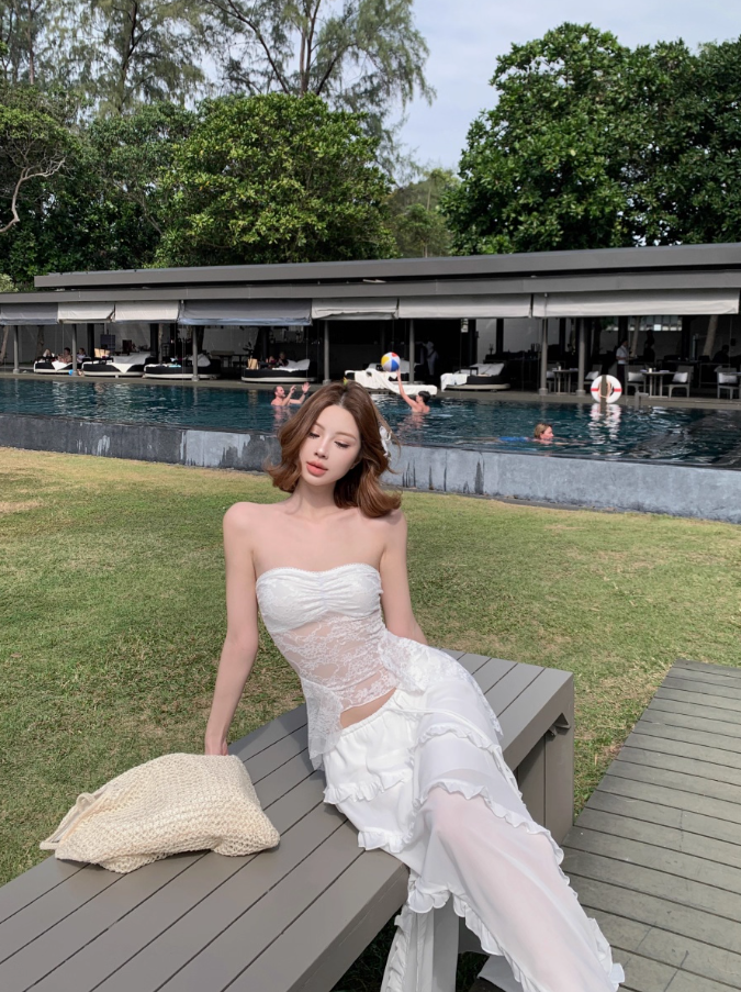 Sexy Lace Splicing Strapless Two-Piece Maxi Dress Fashionable Asymmetric Ruffled Hem Long Dress AP1403