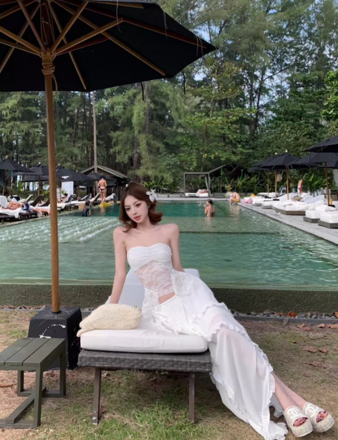 Sexy Lace Splicing Strapless Two-Piece Maxi Dress Fashionable Asymmetric Ruffled Hem Long Dress AP1403