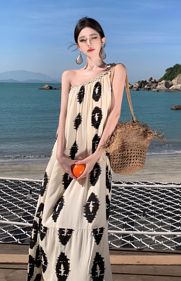 Avant-Garde One-Shoulder Boho Style Print Maxi Dress Chic Vacays Asymmetric Neck Loose Fit Long Dress AP1408
