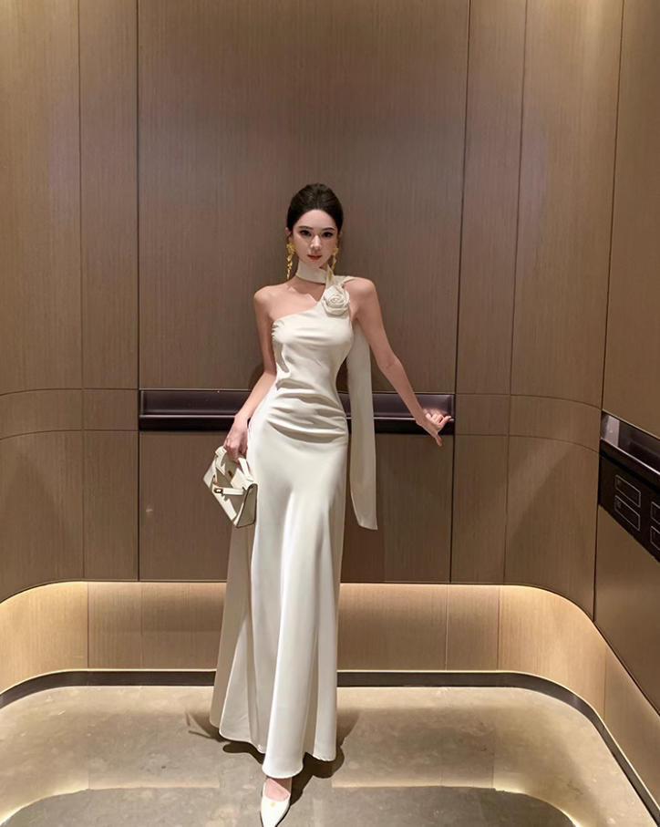 Glamorous Flower Ornament Asymmetric Neck Maxi Dress Niche Special Occasions Ivory Mermaid Halter Long Dress AP1415