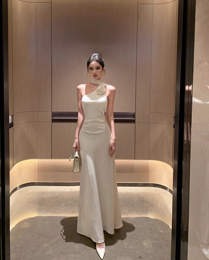 Glamorous Flower Ornament Asymmetric Neck Maxi Dress Niche Special Occasions Ivory Mermaid Halter Long Dress AP1415