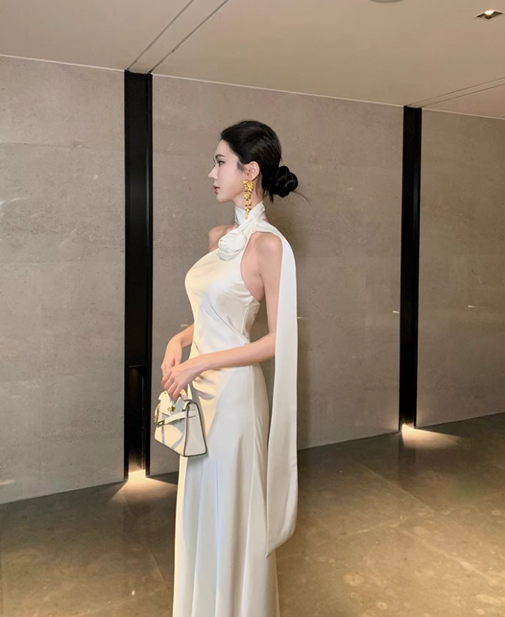 Glamorous Flower Ornament Asymmetric Neck Maxi Dress Niche Special Occasions Ivory Mermaid Halter Long Dress AP1415