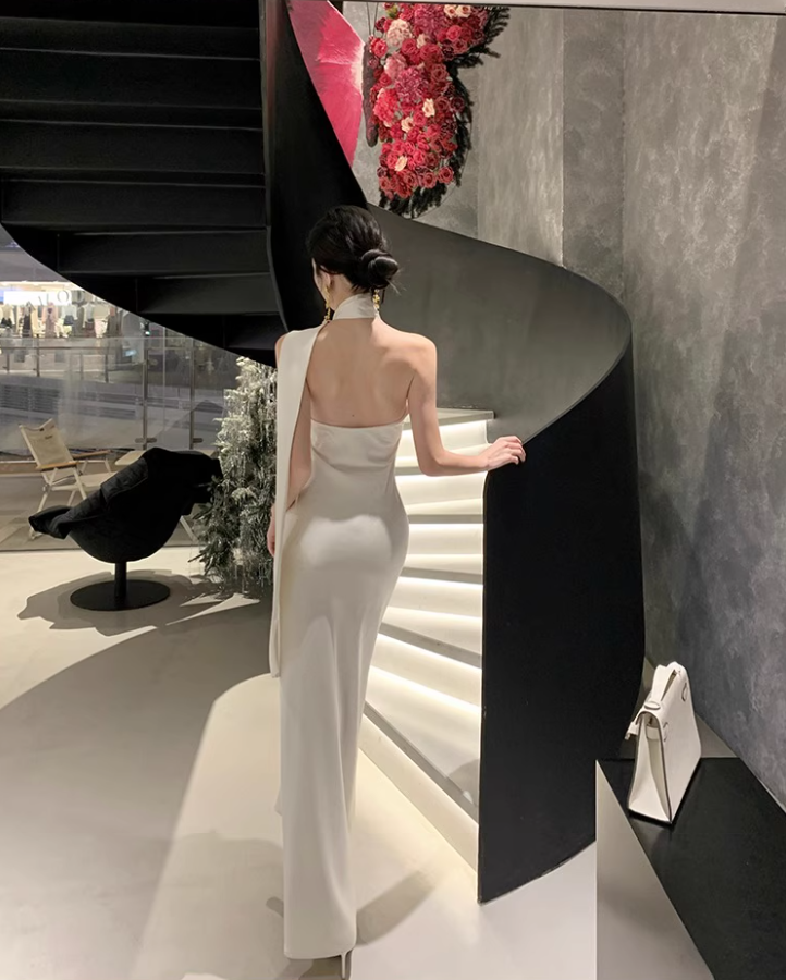 Glamorous Flower Ornament Asymmetric Neck Maxi Dress Niche Special Occasions Ivory Mermaid Halter Long Dress AP1415