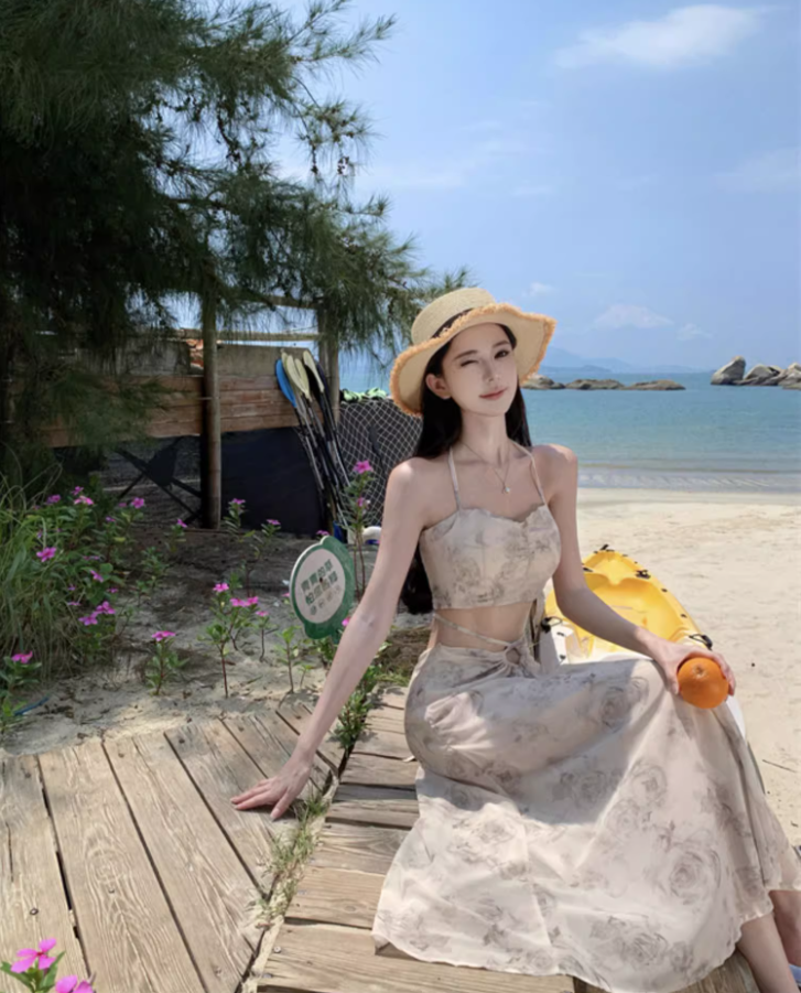 Charming Two-Piece Set Floral Print Maxi Dress Fashion Flowy Cutout Top Tie-Back Halter Long Dress AP1416