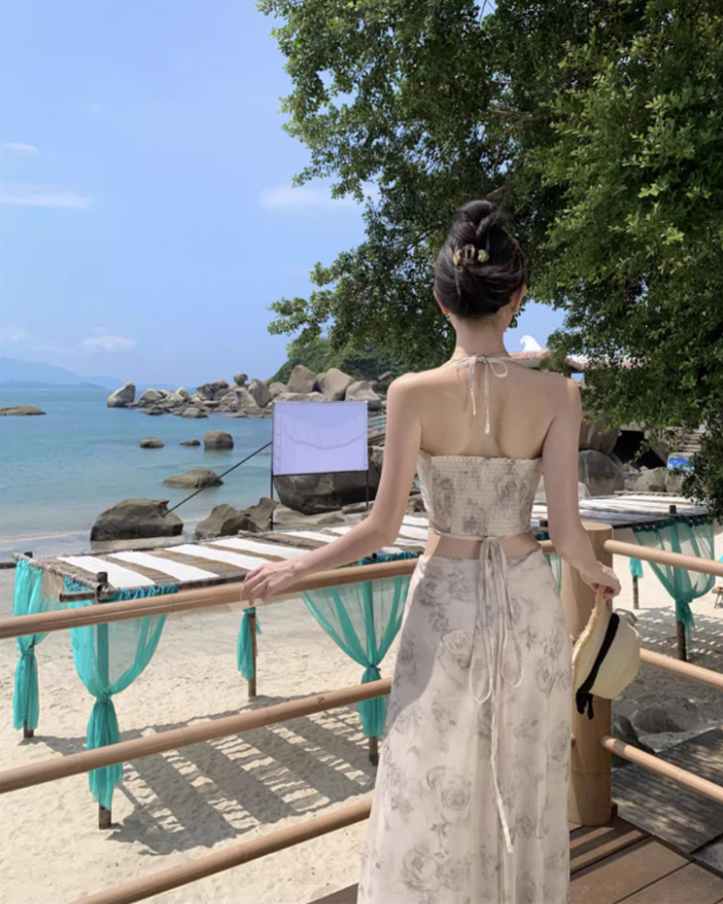 Charming Two-Piece Set Floral Print Maxi Dress Fashion Flowy Cutout Top Tie-Back Halter Long Dress AP1416