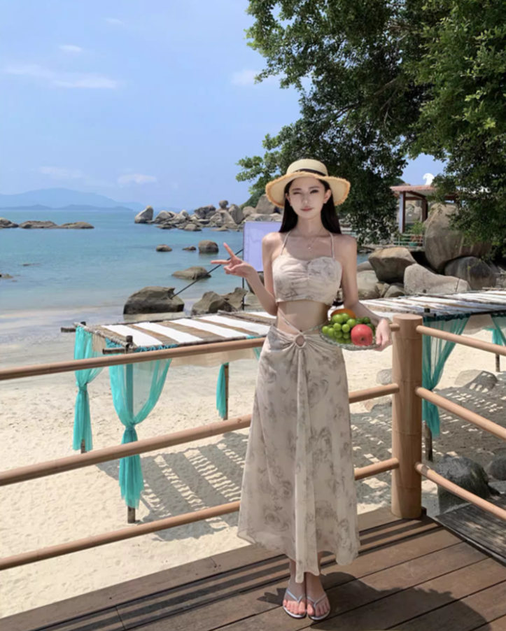 Charming Two-Piece Set Floral Print Maxi Dress Fashion Flowy Cutout Top Tie-Back Halter Long Dress AP1416