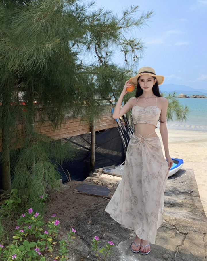 Charming Two-Piece Set Floral Print Maxi Dress Fashion Flowy Cutout Top Tie-Back Halter Long Dress AP1416