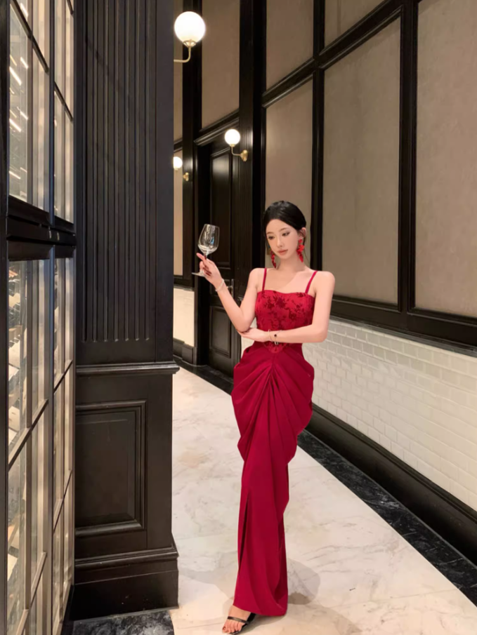 Alluring Burgundy Velvet Spaghetti Strap Maxi Dress Chic Ruched High-Slit Mermaid Long Dress AP1430