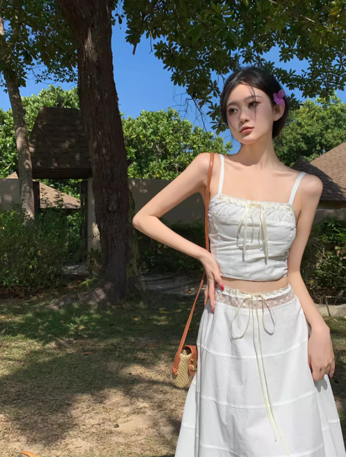 Chic Two-Piece Set Ruffles Hem Island Vacation Maxi Dress Retro Flowy Crop Top Lace-Trimmed Long Dress AP1445