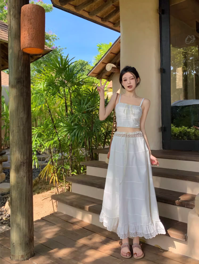 Chic Two-Piece Set Ruffles Hem Island Vacation Maxi Dress Retro Flowy Crop Top Lace-Trimmed Long Dress AP1445