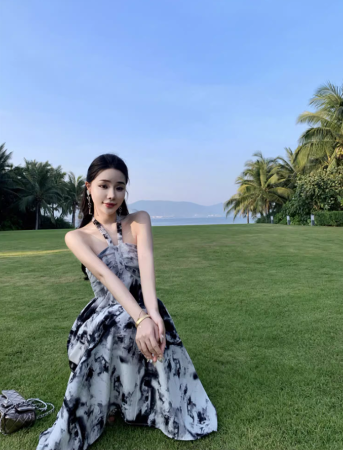 Classical Tie-Dye Flowy Maxi Dress Chic Backless Coastal Trips Loose Fit Halter Long Dress AP1446