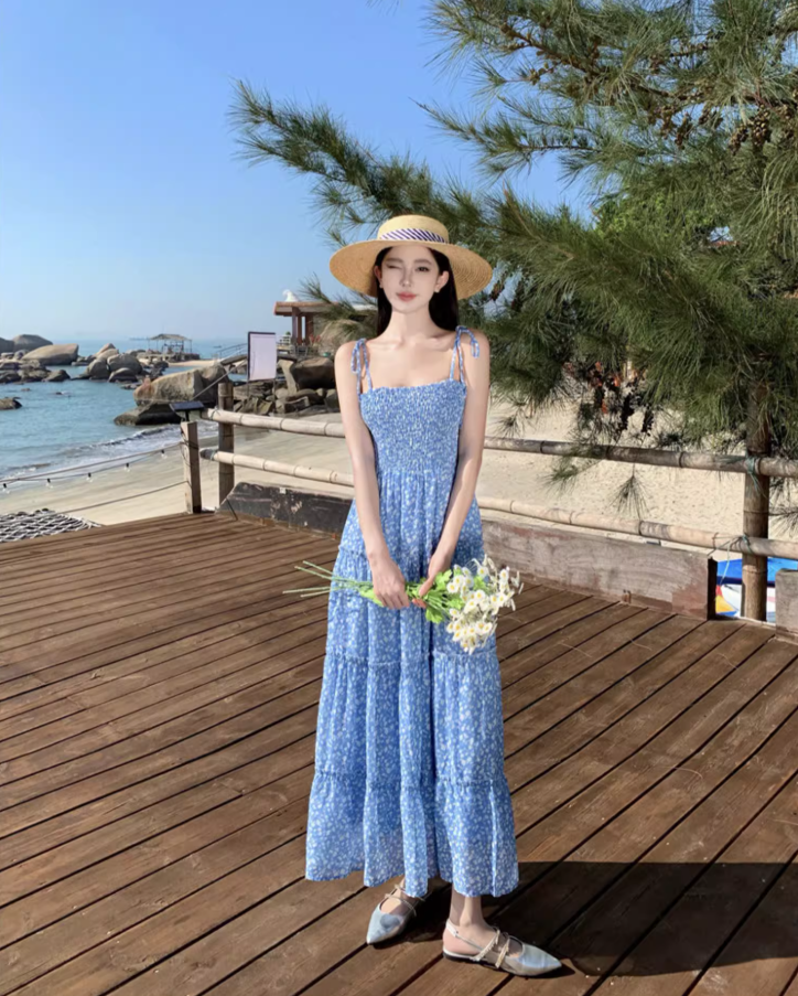 Classical Blue Floral Print Maxi Dress Scenic Vacays Flowy Gentle High-Waisted Spaghetti Strap Long Dress AP1484