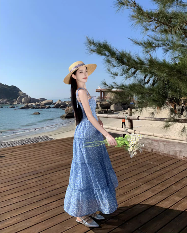 Classical Blue Floral Print Maxi Dress Scenic Vacays Flowy Gentle High-Waisted Spaghetti Strap Long Dress AP1484