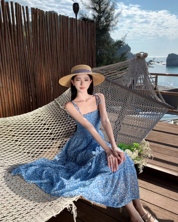 Classical Blue Floral Print Maxi Dress Scenic Vacays Flowy Gentle High-Waisted Spaghetti Strap Long Dress AP1484