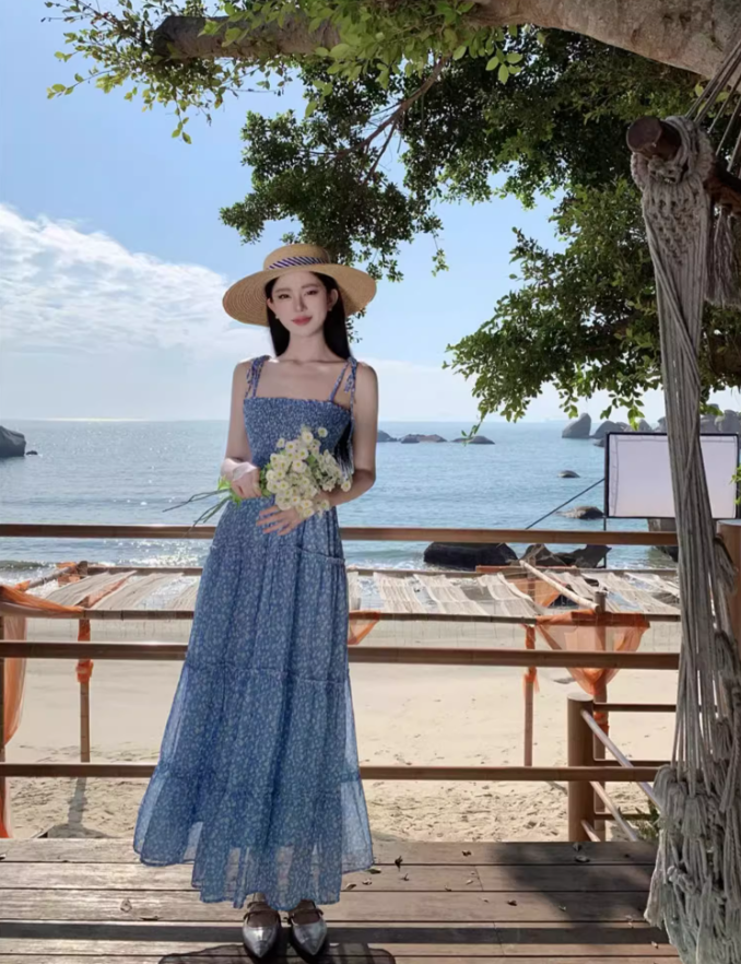 Classical Blue Floral Print Maxi Dress Scenic Vacays Flowy Gentle High-Waisted Spaghetti Strap Long Dress AP1484