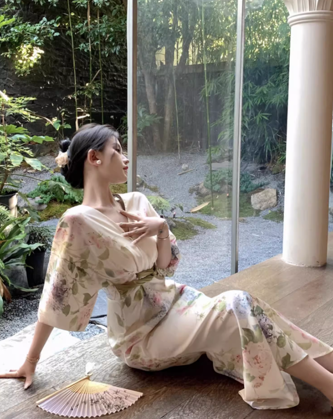 Graceful Lustrous Fabric Floral-Printed Maxi Dress Half-Sleeve Casual Garden Vacays Belted Waist Long Dress AP1489