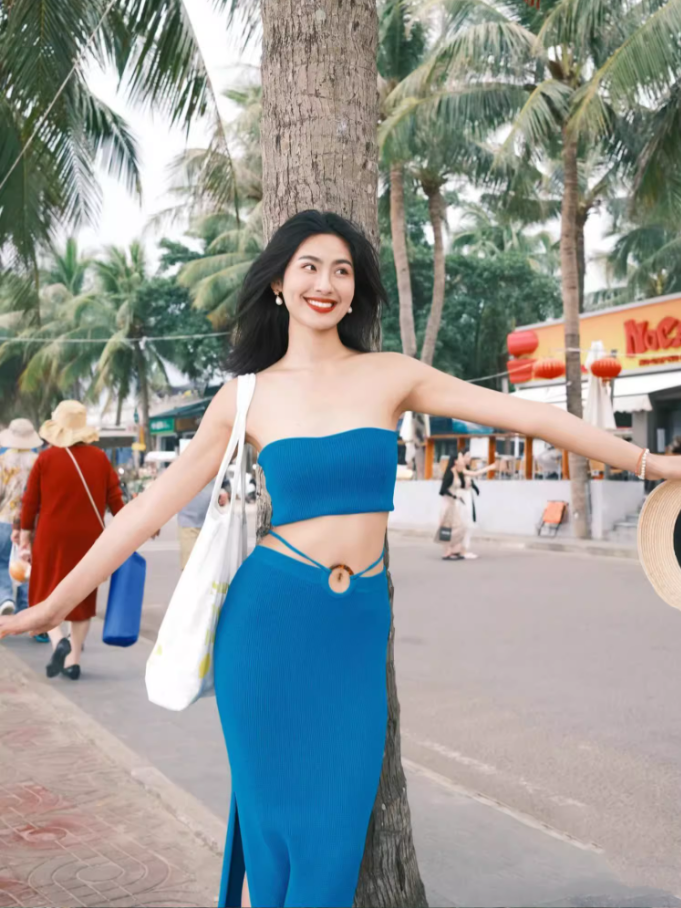 Vintage Cobalt Blue Two-Piece Strapless Maxi Dress Gen Z High-Slit Stylish Shoots Crop Top Long Dress AP1502