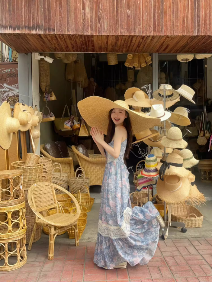 French-Inspired Vintage Floral Print Maxi Dress Tiered Hem Elegant Lace Trim Spaghetti Strap Beach Vacays Versatile Long Dress AP1504