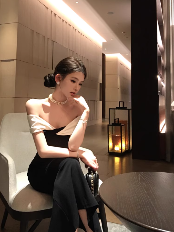 Alluring Black Sheath Mermaid Maxi Dress Sexy Stylish Shoots White Off-Shoulder Slit Long Dress AP1511