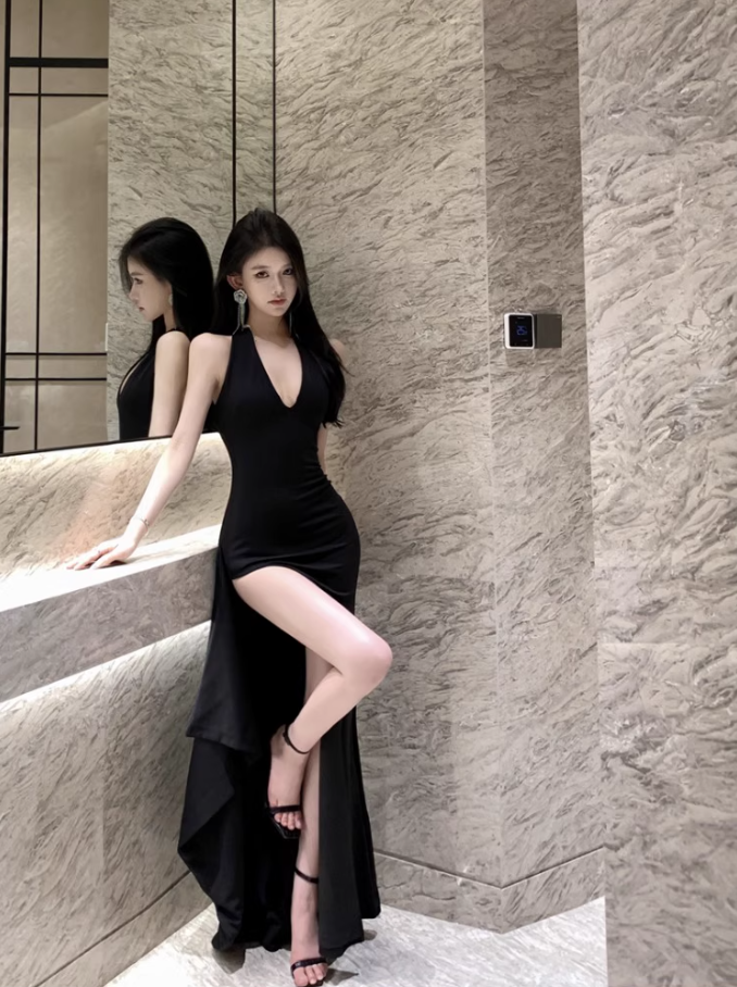 Sexy Open-Back LBD Bodycon Maxi Dress Niche High-Slit Tie-Bow Halter Long Dress AP1520