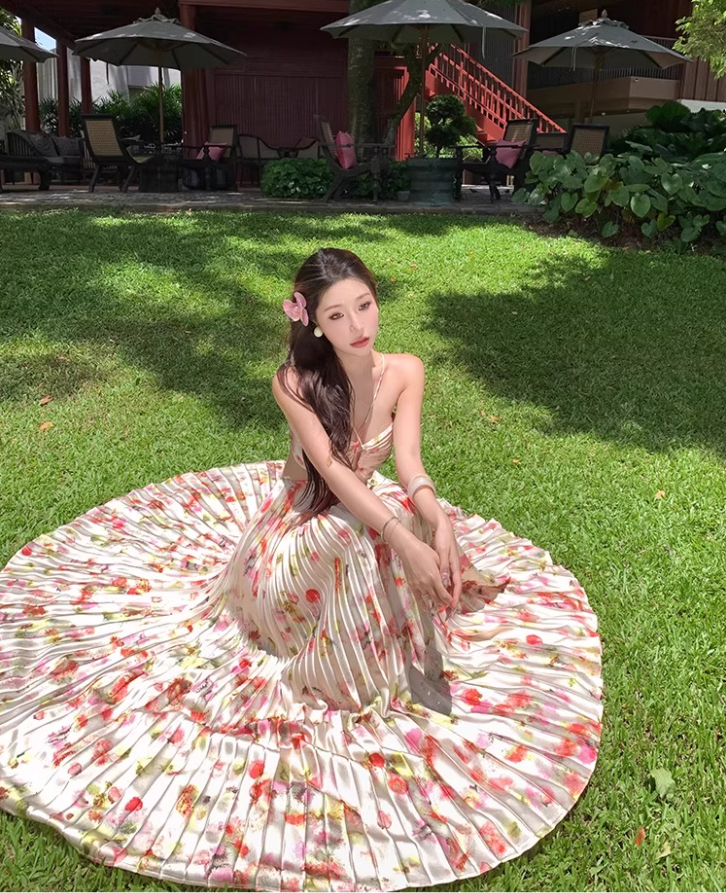 Romantic Spaghetti Strap Open-Back Maxi Dress Chic Summer Getaways Floral Print Pressed Pleat Long Dress AP1529