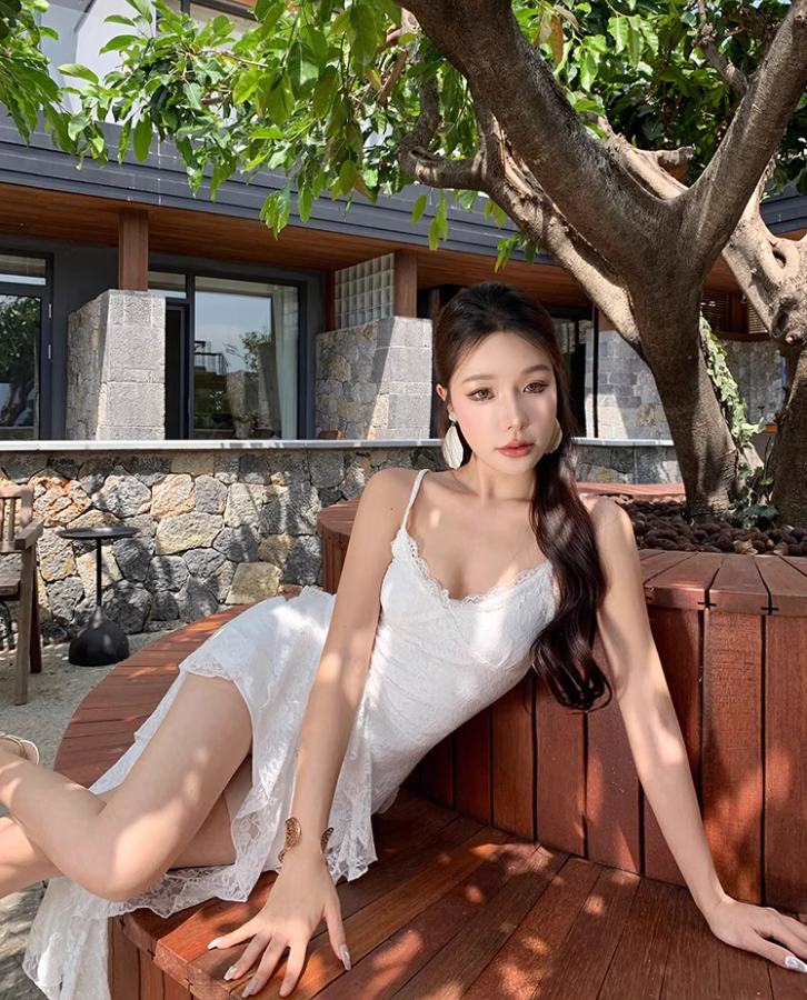 French-Inspired Asymmetric Ruffle Hem Spaghetti Strap Maxi Dress Flowy Lace Splicing Beach Vacays Long Dress AP1536