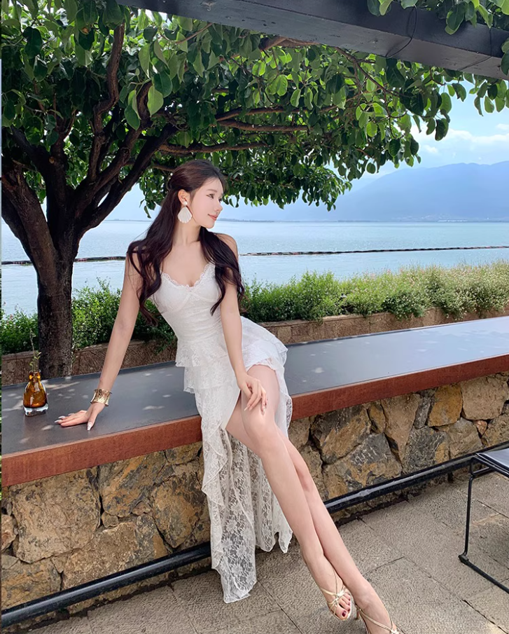 French-Inspired Asymmetric Ruffle Hem Spaghetti Strap Maxi Dress Flowy Lace Splicing Beach Vacays Long Dress AP1536