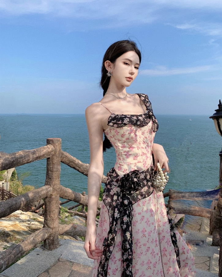 French-Inspired Pink Floral Print Spaghetti Strap Maxi Dress Chic High-Slit Flower Design Long Dress AP1539