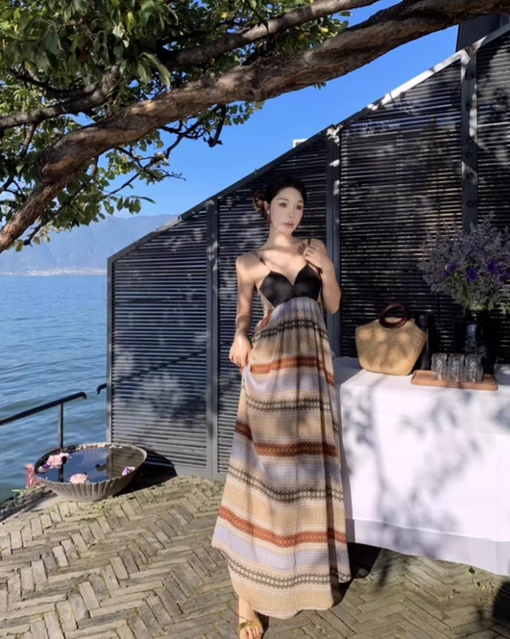 Boho-Inspired Spaghetti Strap Striped Maxi Dress Retro Flowy Plunge V-Neck Open-Back Long Dress AP1542